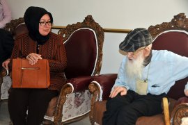 Zehra Meral’den Huzurevi Sakinlerine Sürpriz Ziyaret