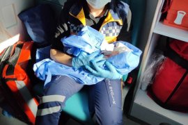 Vali Işık, Ambulansta doğan Bebeği Ziyaret etti