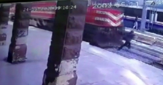 Trenin Çarptığı Kadın Ağır Yaralandı