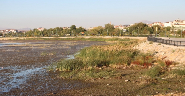 Beyşehir Gölü Kıyılarında Sular Çekiliyor