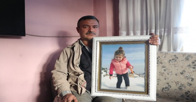 Selde Kaybolan Torunlarının Fotoğrafına Bakarak Hasret Gideriyorlar