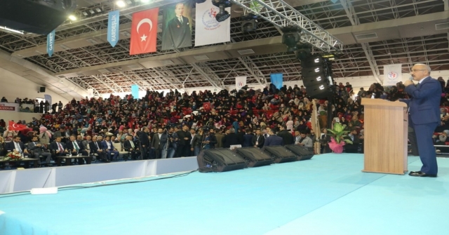 Bakan Elvan: Türk Gençliği Artık Büyük Düşünüyor