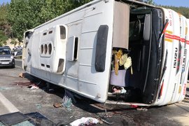 Mersin'de 'Kanlı viraj'da feci kaza: 3 ölü, 16 yaralı