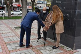 23 Nisan kutlaması Atatürk Anıtı'na çelenk sunumuyla başladı.