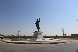 Karaman’ı Simgeleyen Anıt Ve Figürler Şehri Süslüyor