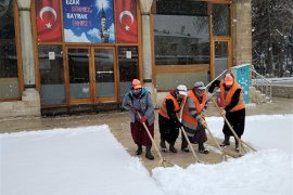 Kar Yağışıyla Birlikte Belediye Ekipleri Sahada