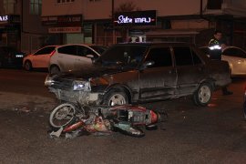 Otomobille elektrikli bisiklet çarpıştı: 3 yaralı