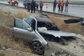 Konya'da otomobil menfeze çarptı: 2 ölü, 1 yaralı