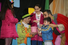 Karaman Belediyesi'den  çocuklar için tiyatro etkinliği düzenledi.