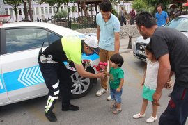 Babalar Günü uygulaması yapan polislere bu kez sürücülerden sürpriz
