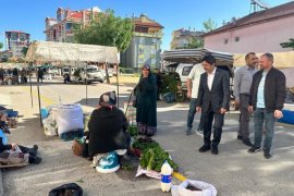 Osman Sağlam pazarcıları ziyaret etti.