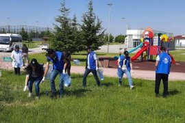 Karaman’da Gönüllü Gençler Çevre Temizliği Yaptı