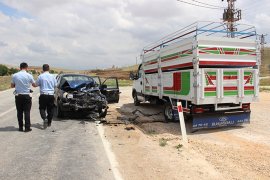Karaman’da kamyonetler çarpıştı: 3 yaralı
