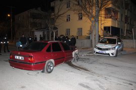 Otomobil, Polis Aracına Çarptı: 3’ü Polis 4 Yaralı