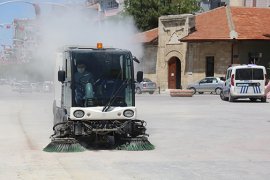 Belediye Camileri Ve Çevresini Cuma Namazına Hazırlıyor