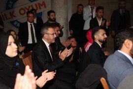 Spor Bakanı Karamanlı gençlerle buluştu.