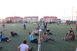 Karaman’da KYK’lı Gençler ‘Engelliler Haftası’nı Unutmadı