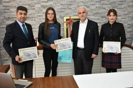 Genç Ressam Özlem Akpınar Türkiye Birincisi Oldu