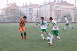 Okullar Arası Genç Erkekler Futbol Müsabakaları Devam Ediyor