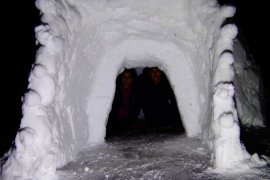 Çocuklar eskimo evi yaptılar