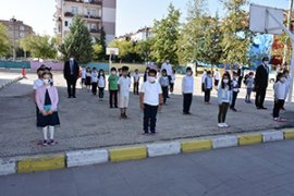 Okullar Minik Öğrencilerin Cıvıltısıyla Açıldı