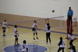 Okullar Arası Voleybol Grup Müsabakaları Karaman’da Başladı