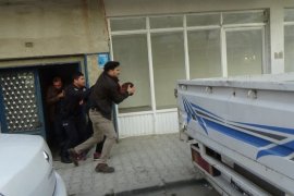 Karaman'da silahlı kavga: 1'i polis 2 yaralı