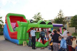 Seydişehir Belediyesi eğlenceyi çocukların ayağına götürüyor