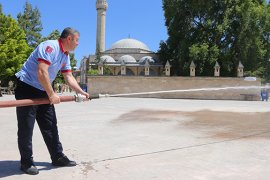 Belediye Camileri Ve Çevresini Cuma Namazına Hazırlıyor