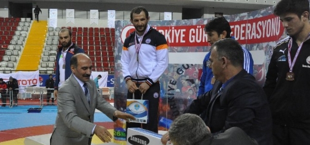 Grekoromen Güreş Türkiye Şampiyonası Mersin’de Başladı